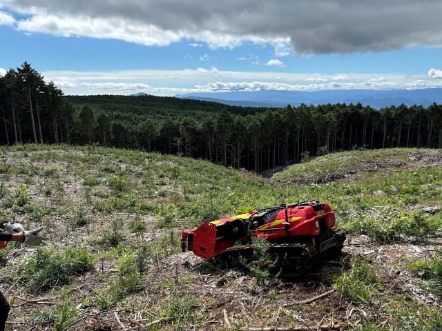 林業の人手不足解消の強い味方！山林を駆け回る「ラジコン草刈機」実証実験を実施しました（静岡県三島市）